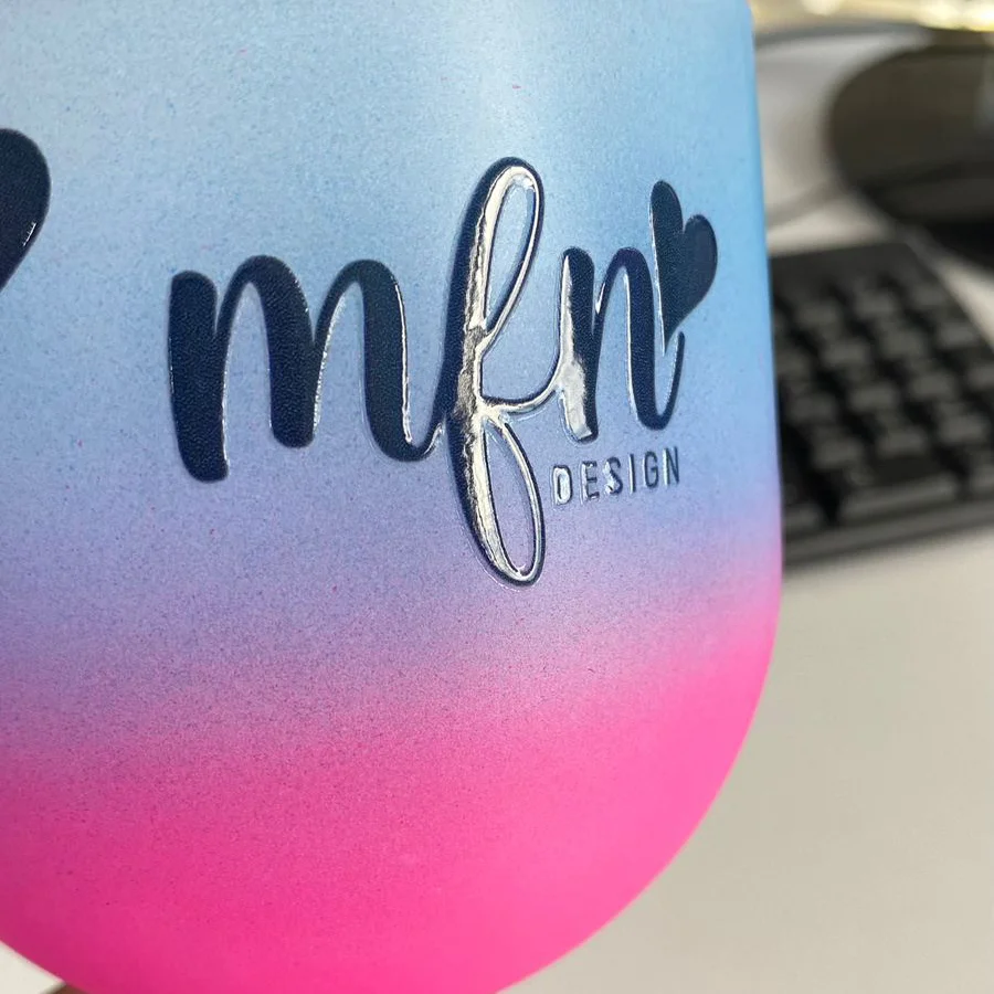 Caneca personalizada com relevo brilhante em DTF UV