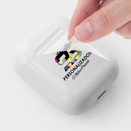 Adesivo em relevo aplicado em case de fone via DTF UV